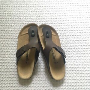 Birkenstocks Gizeh: Size 42 NUC